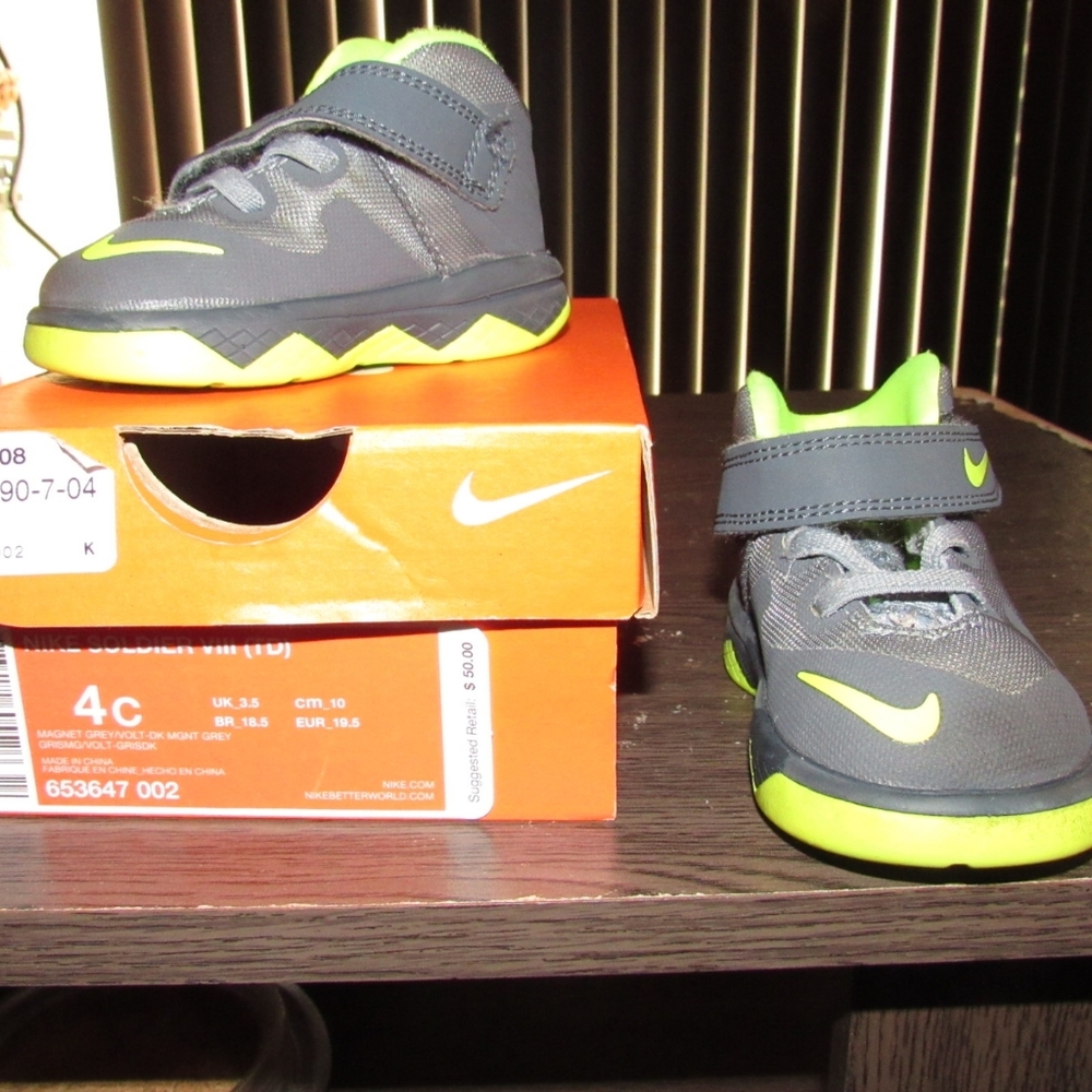 NIKE SNEAKERS